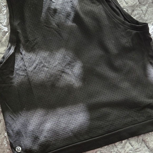 Lululemon muscle crop tank - Picture 3 of 3